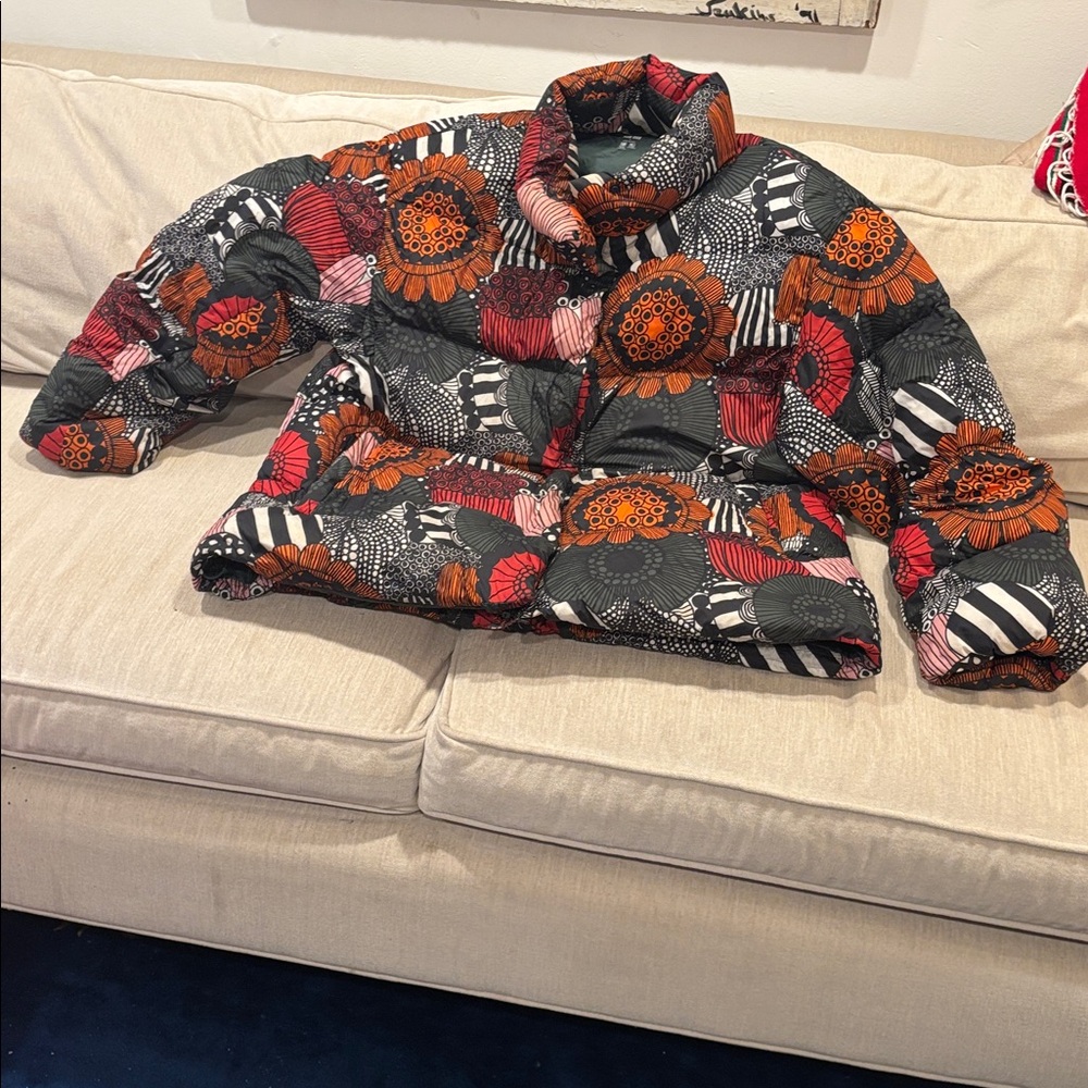 Marimekko for Uniqlo ultra light 90% down wonderful pattern very warm perfect